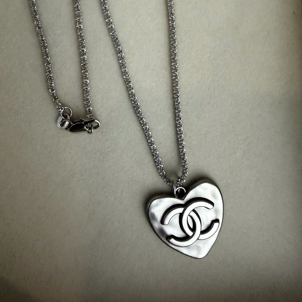 ✨SOLD✨Elegant Silver CC Heart Pendant Necklace